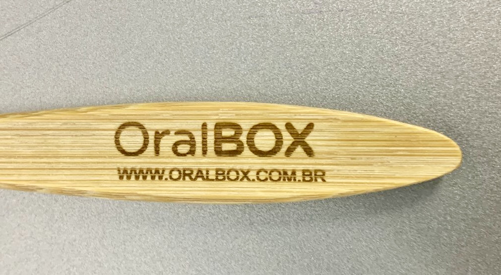 Escova OralBox de Bambu Ecológica Adulta - vermelha