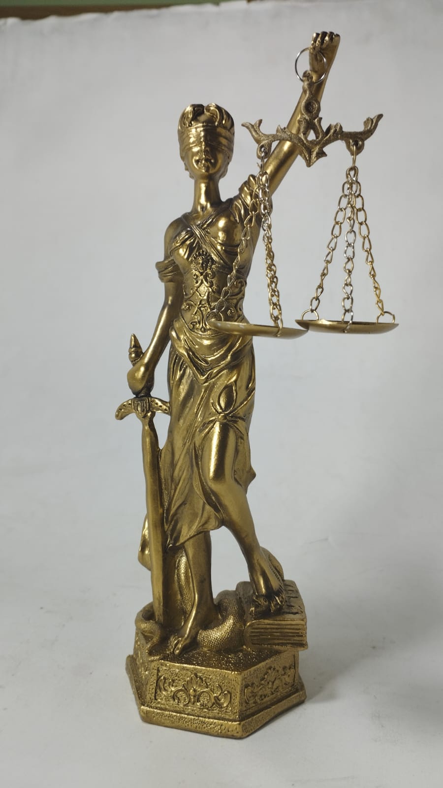 Estátua Deusa Da Justiça Dama Símbolo Direito 22 Cm