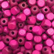 MD12 - Conta de Madeira Preciosa Cubo Pink 5mm - 50unids
