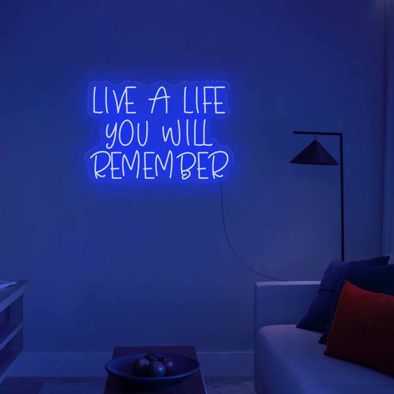 Letreiro em Neon - Live a Life You Will Remember