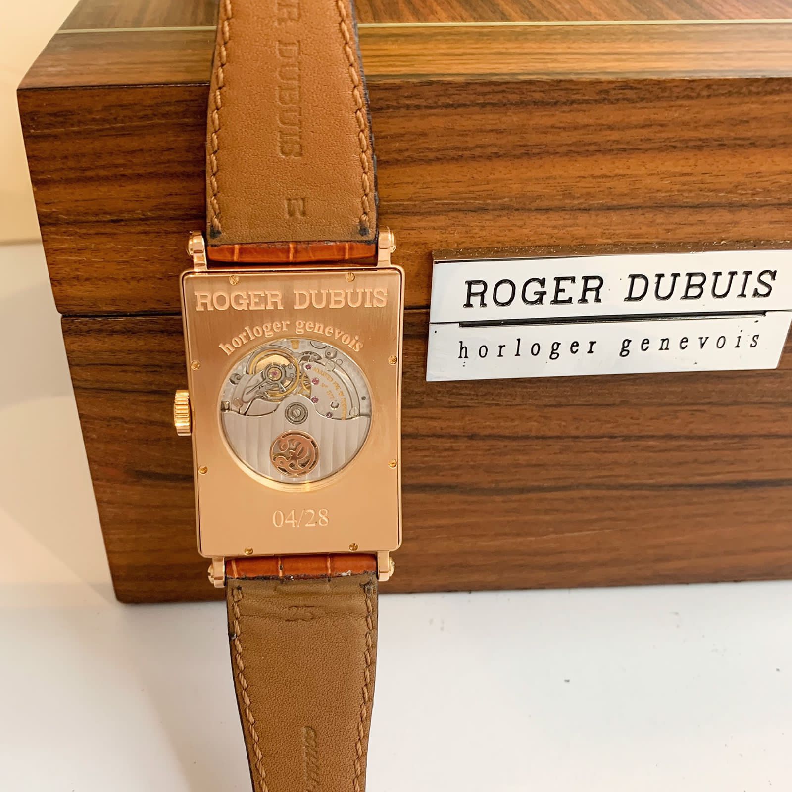 Roger Dubuis Much More Perpetual Calendar Moonphase Ouro Rosé XL