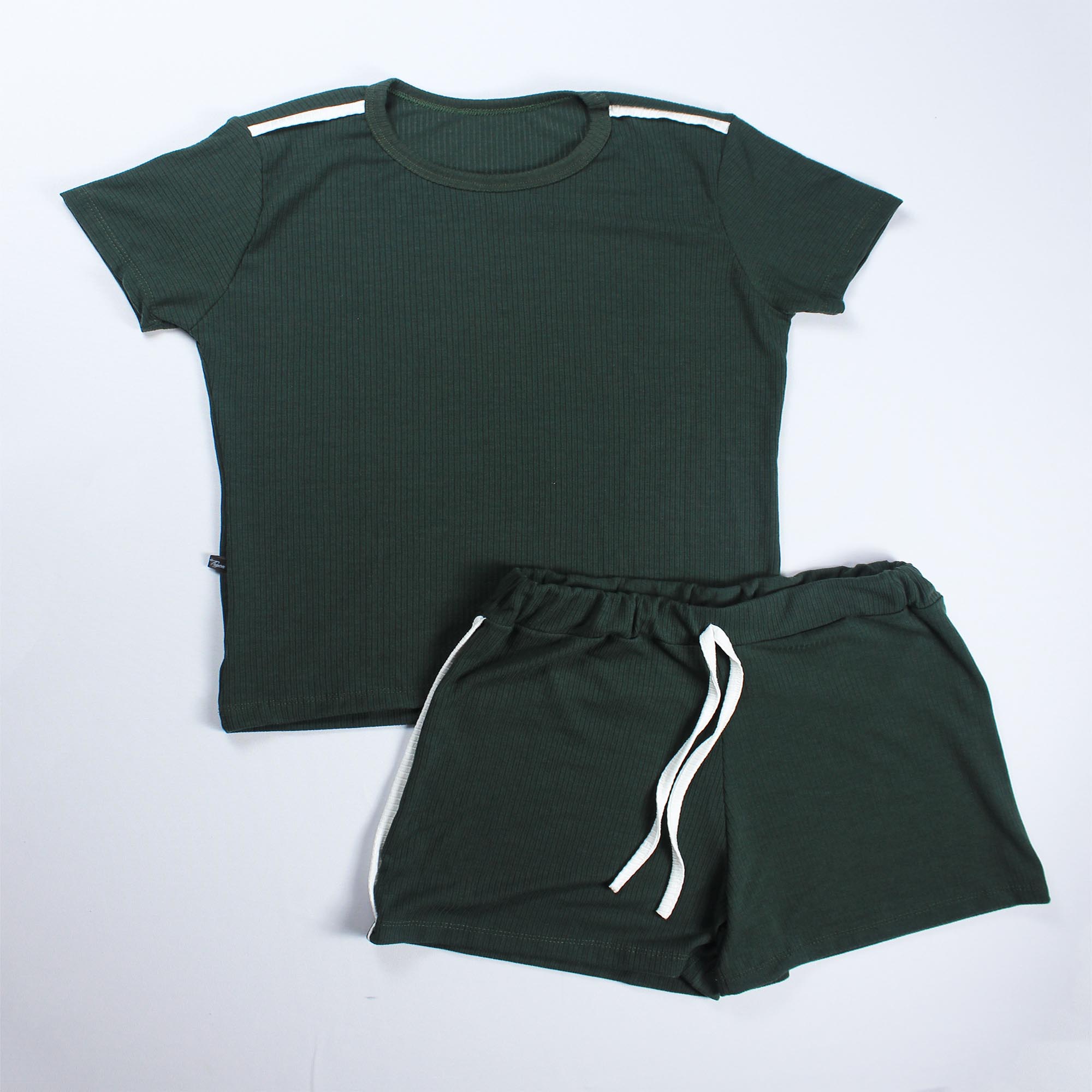 Conjunto Blusa e Short Detalhe Faixa Feminino -  Verde Escuro