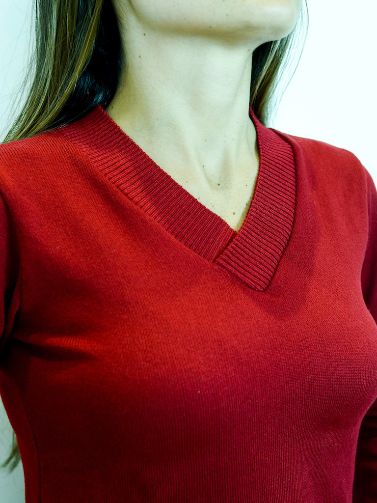 Suéter Feminino com Gola V Vermelha