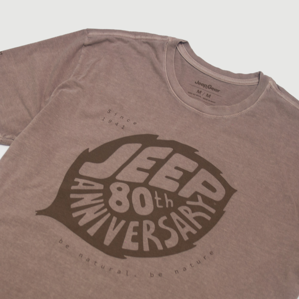 Camiseta JEEP - 80th Anniversary - Leaf - Lavada Estonada Marrom