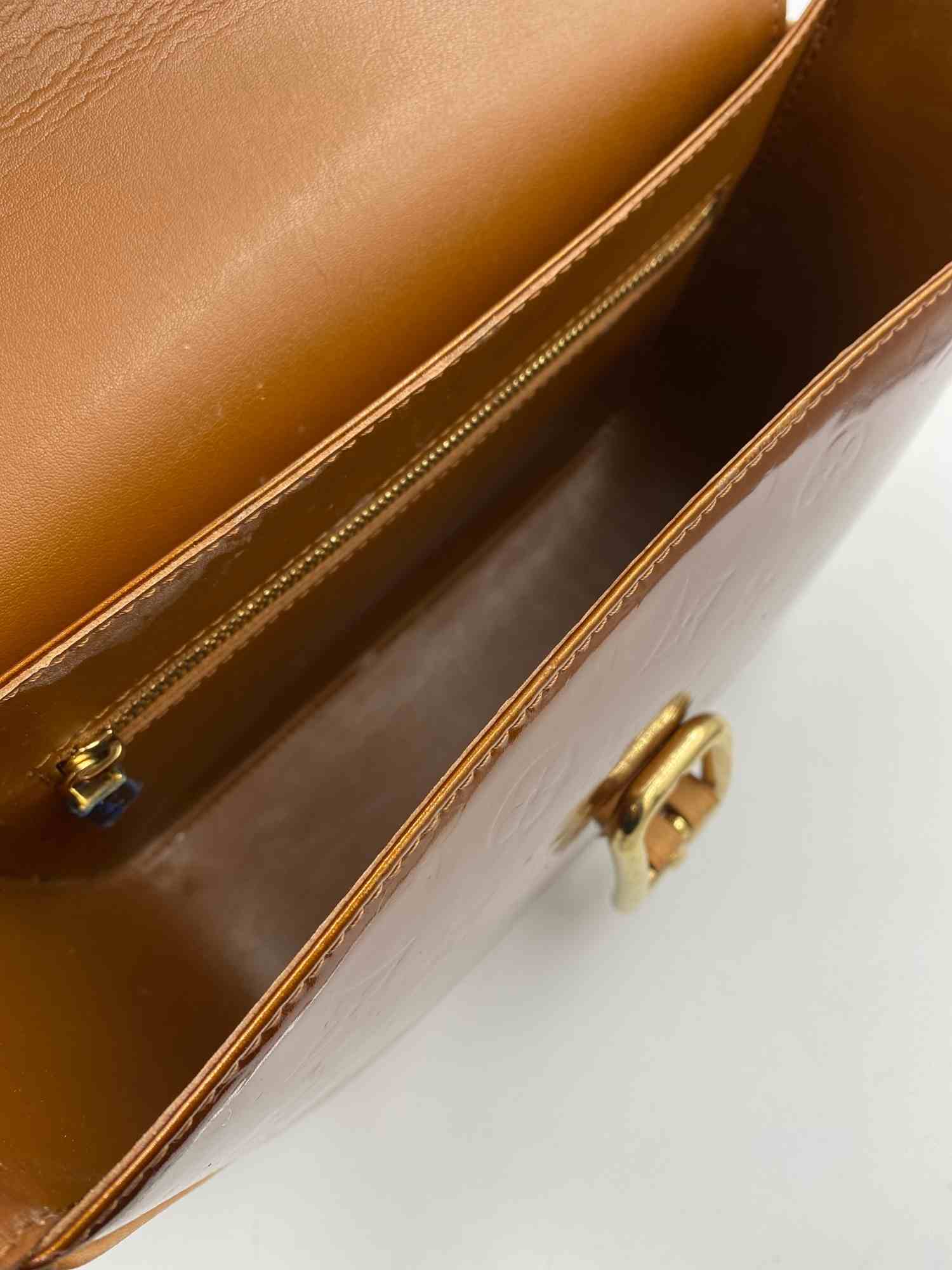 Bolsa Louis Vuitton Verniz Monograma Caramelo