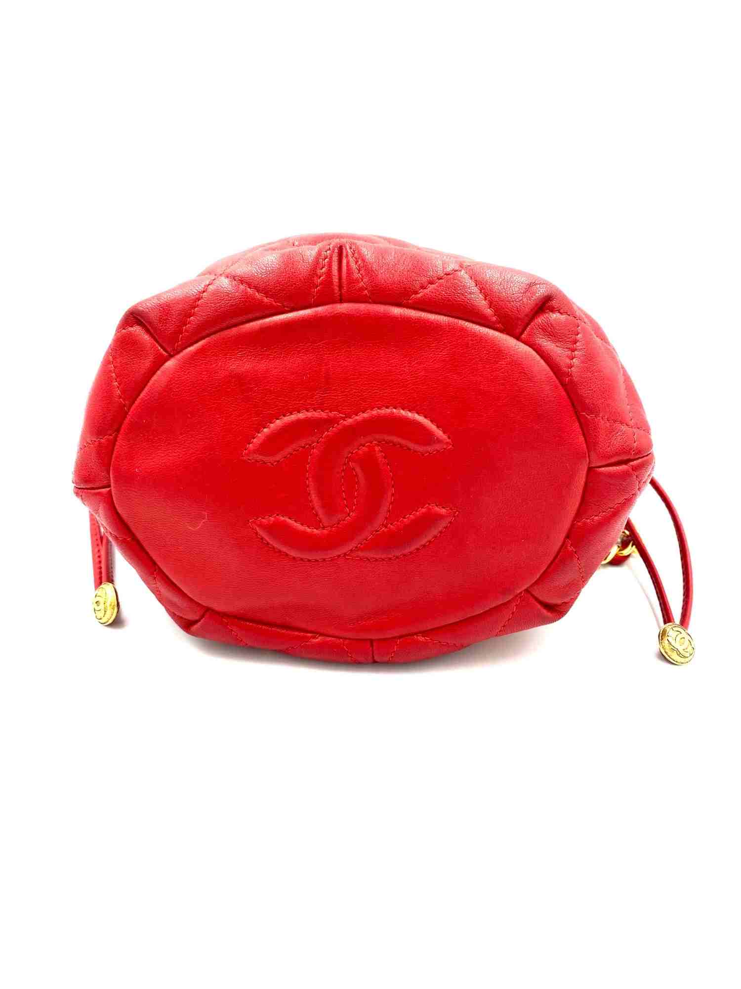 Bolsa Chanel Satin Leather Bucket Bag Vermelha