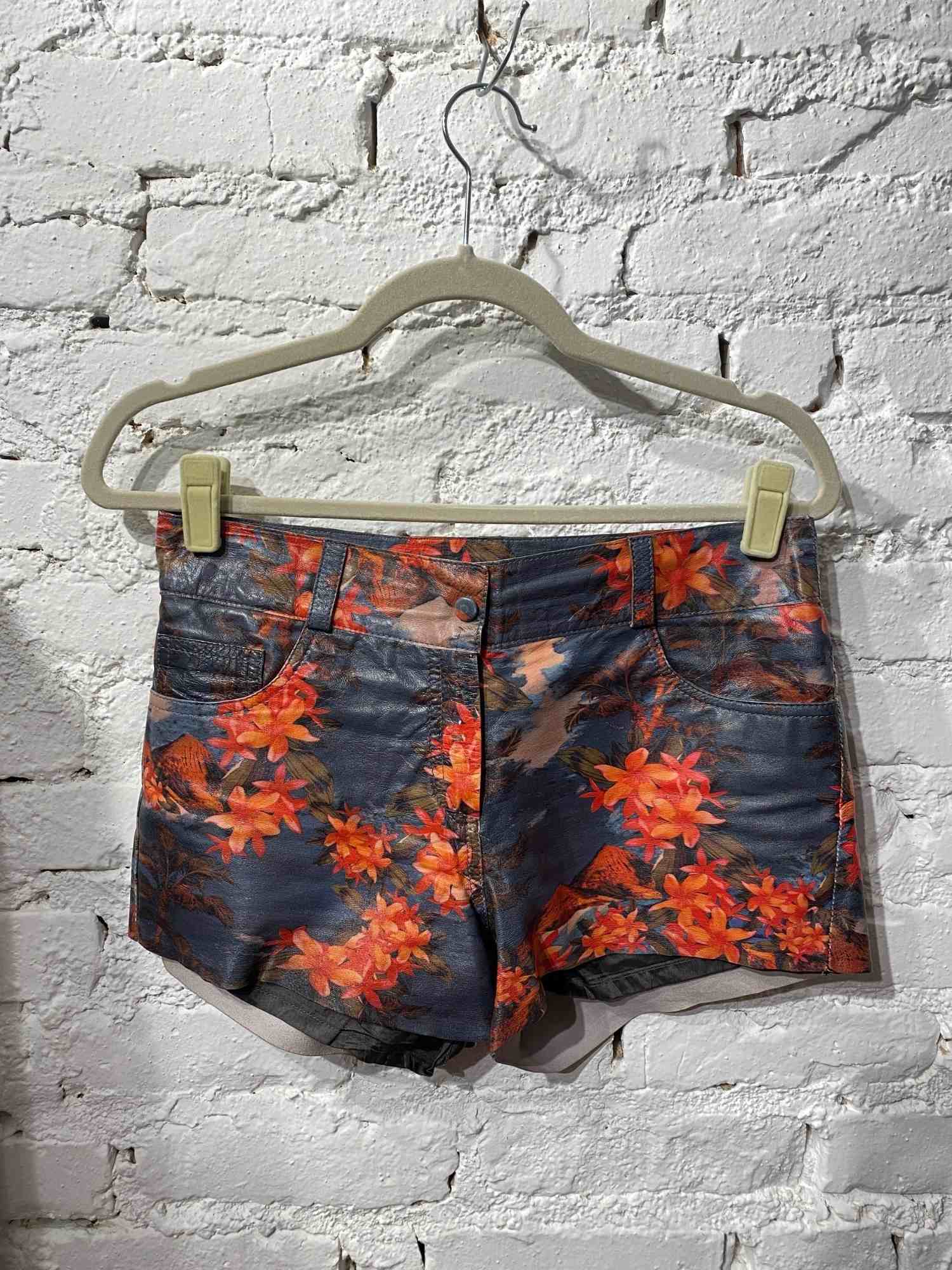 Short A.Brand Couro Floral