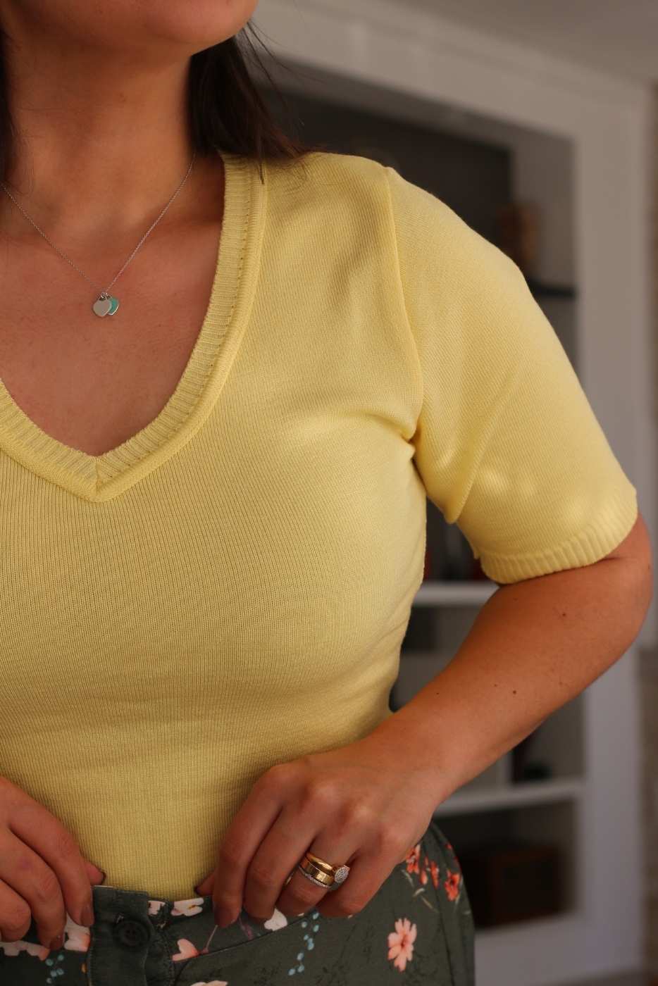 Blusa Tricot Comfy Decote V Amarelo