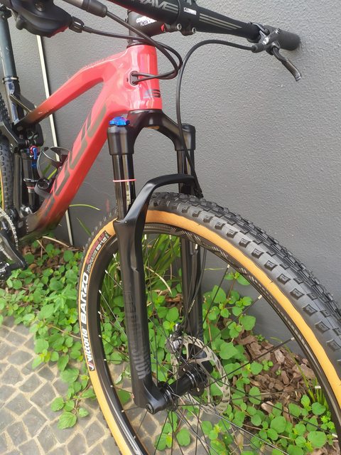 Bicicleta Soul Volcano Preta e Vermelha Tam M Aro 29