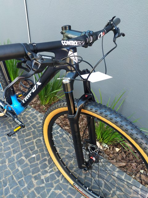 Bicicletas Trifox Carbon Preta e Azul Sram NX 12V