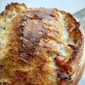 Pão com Bacon e Alho  - Beth Bakery