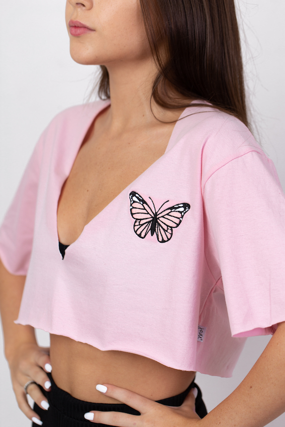 CAMISETA CROPPED V BUTTERFLY