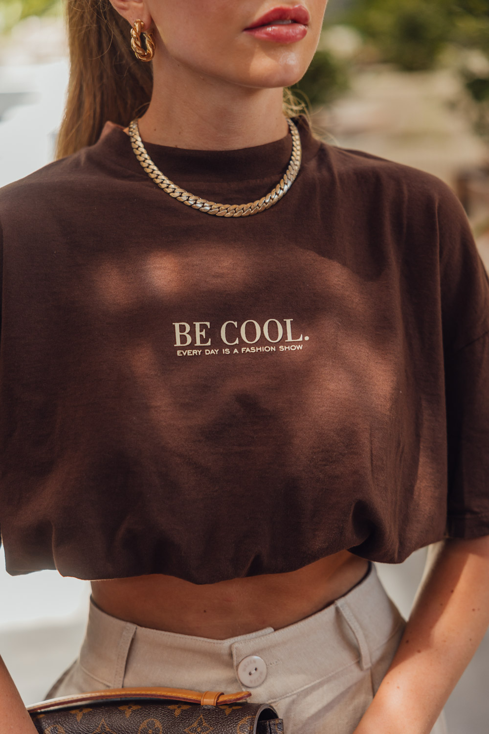 T-shirt Be Cool - Marrom