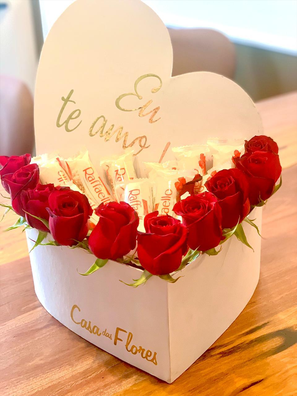 Caixa Box com Rosas Vermelhas e Chocolates