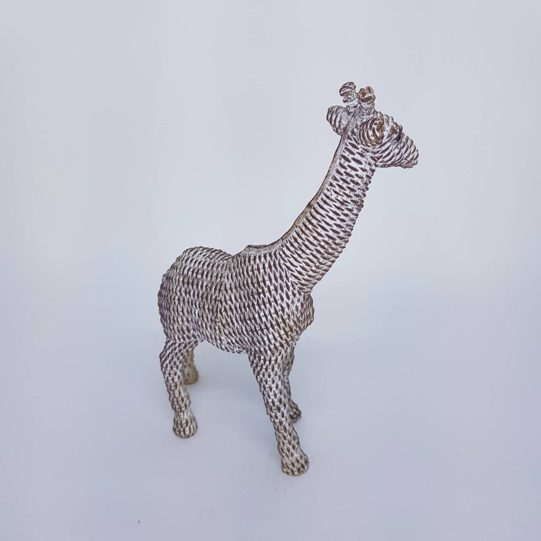 Girafa filhote em resina - 22,5cm