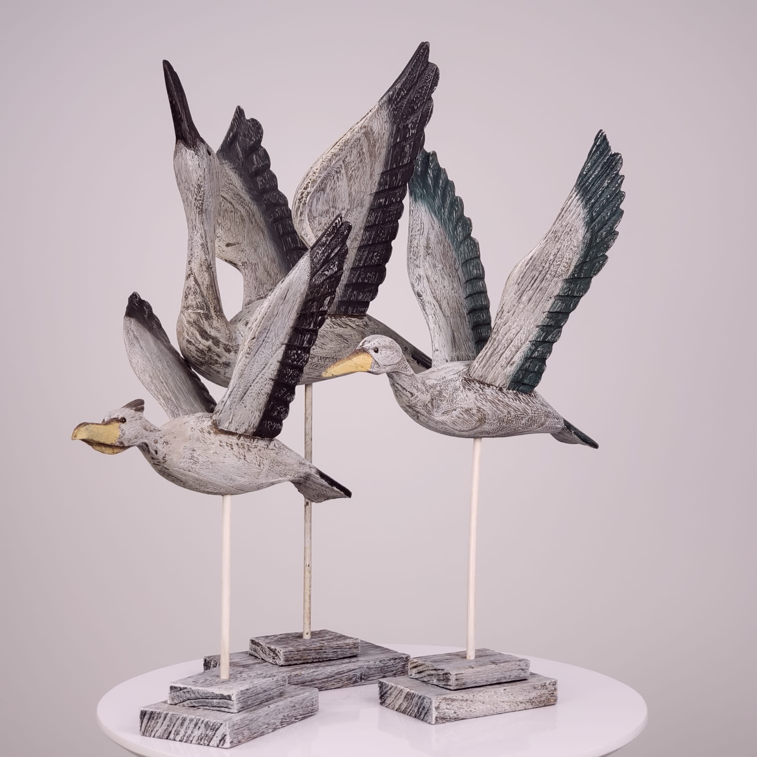 Trio de Esculturas Decorativas Pássaros Esculpidos em Madeira 60x60