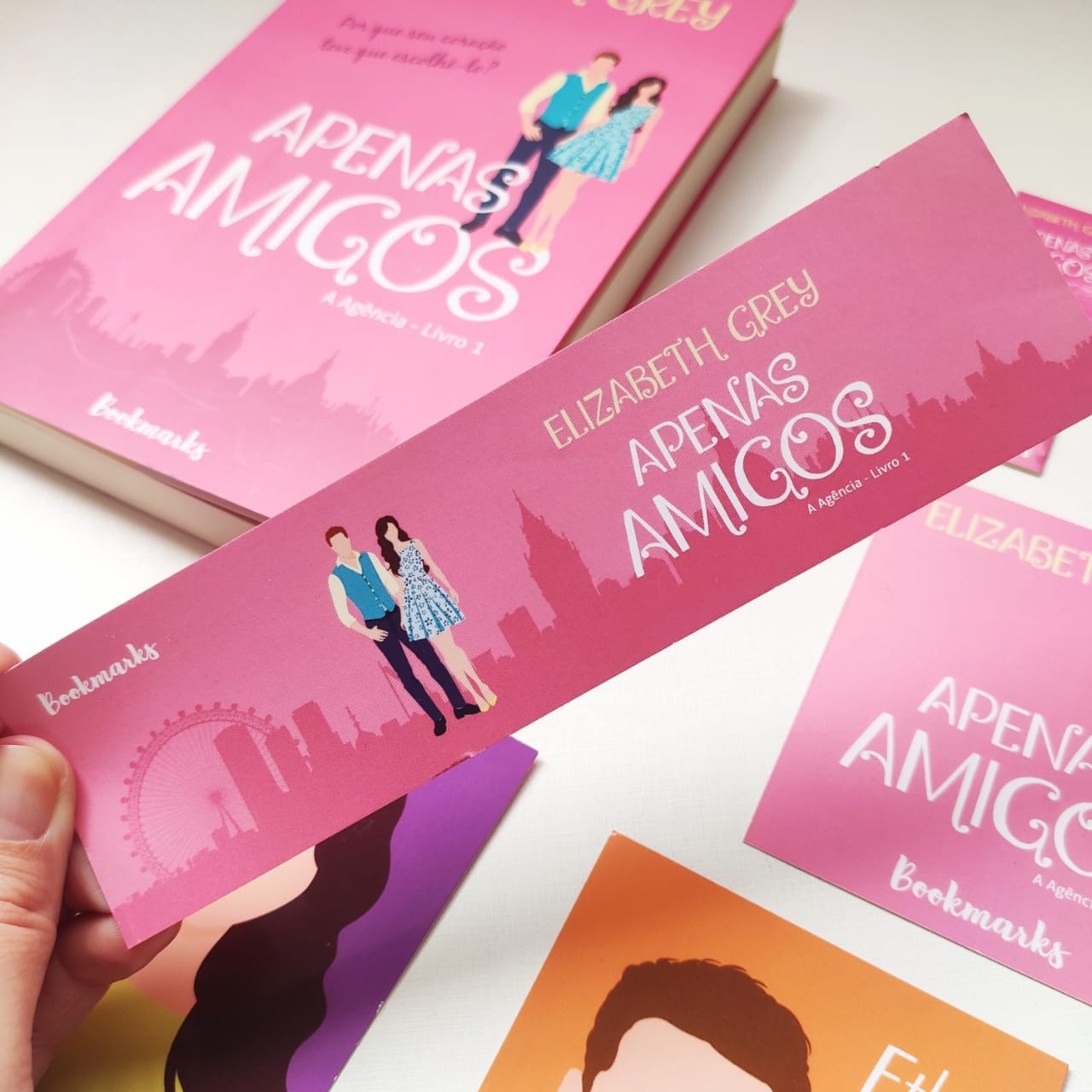 Apenas Amigos - Editora Bookmarks
