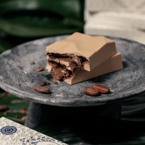 Barra De Chocolate Branco Com Recheio De Avelã com Cacau (250g) - Haoma
